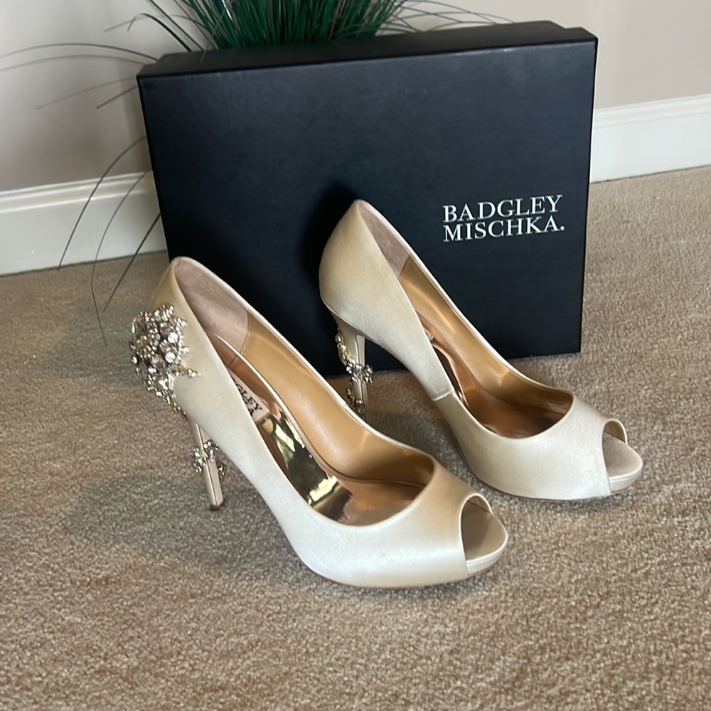 Never worn absolutely stunning gem heel wrap around
